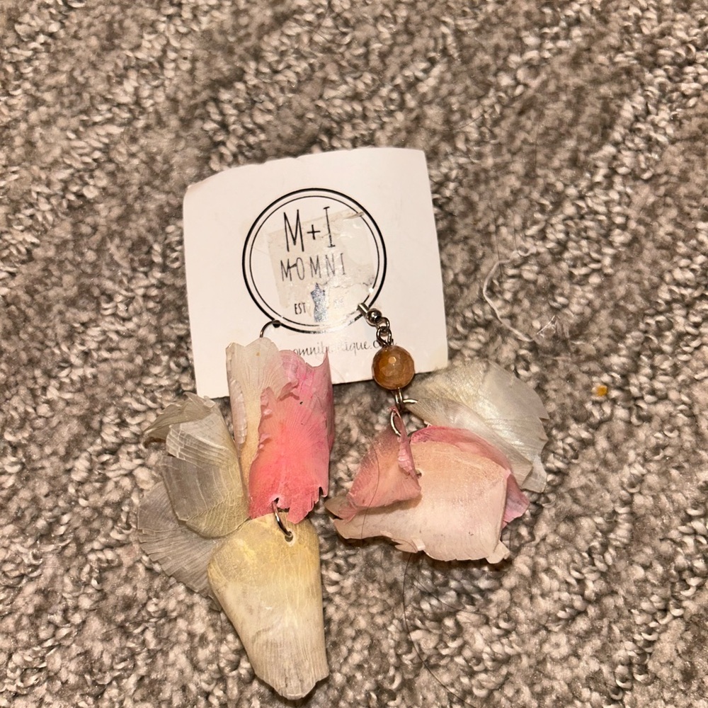 Assorted Jewelry Collection - Picture 6 of 16